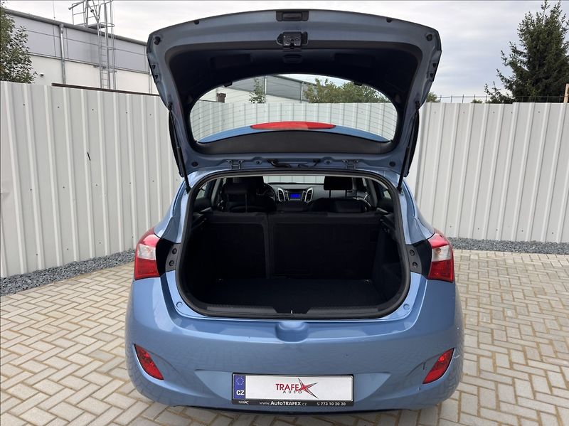 Hyundai i30 1,4 i 73kW ALU klima původ ČR - fotka 12 z 50