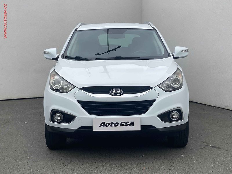 Hyundai ix35 (2010) 2.0 i 4WD, ČR, AC, TZ, park - fotka 2 z 16