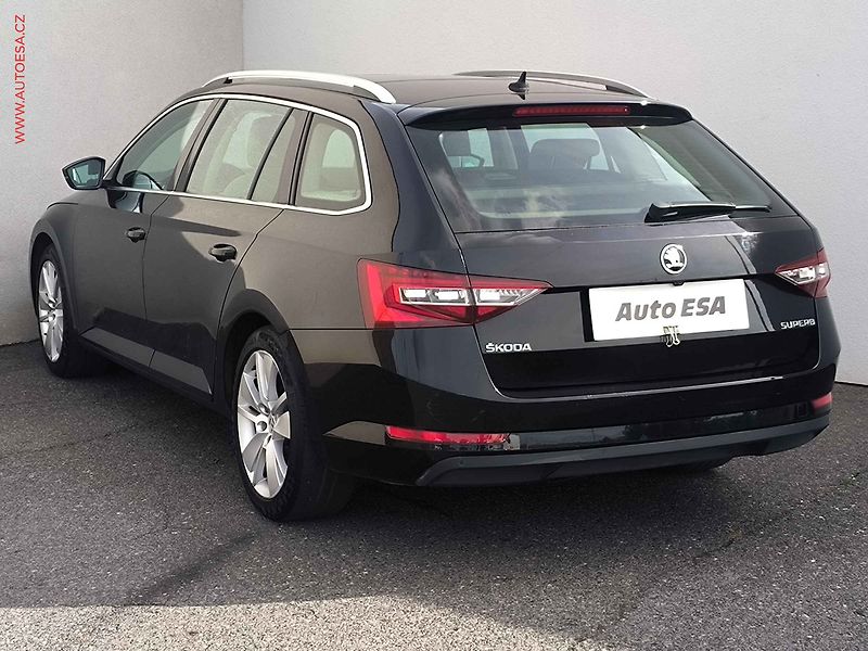 Škoda Superb (2018) 1.8 TSi, ČR, Style, DSG - fotka 6 z 30