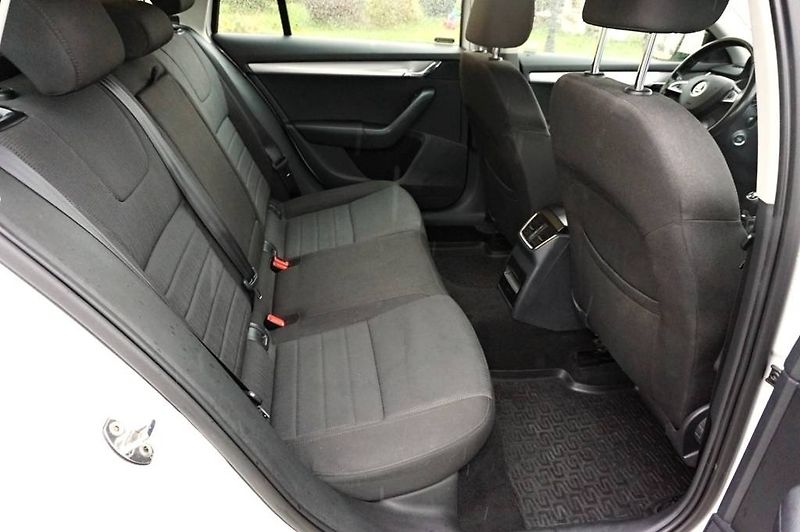 Škoda Octavia (2013) STYLE 2,0 TDI 110 kW - fotka 19 z 40