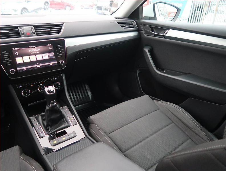 Škoda Superb (2017) Ambition 2.0 TDI, Navi, Xenony - fotka 8 z 22