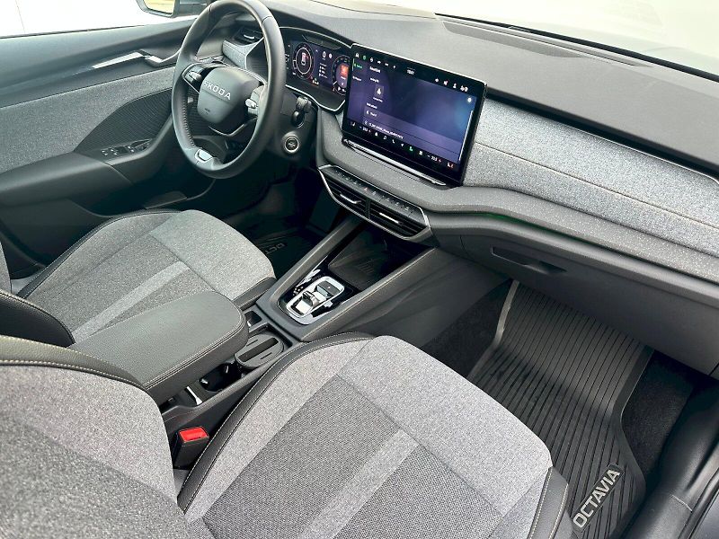 Škoda Octavia (2025) 1.5 TSI 110kW MHEV Top Selecti - fotka 7 z 24