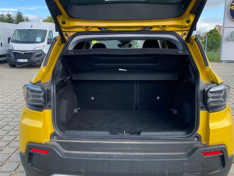 Jeep Avenger (2024) 1,2 Turbo e-Hybrid100k(Summit) - fotka 9 z 36