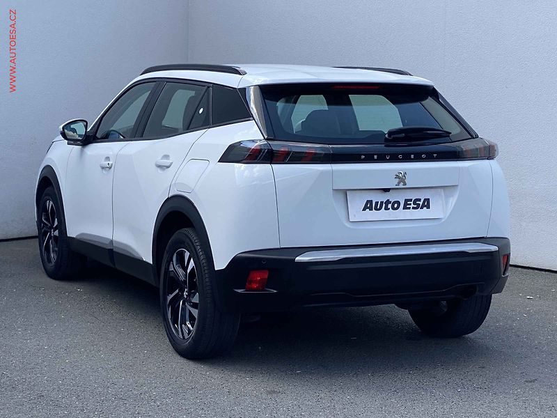 Peugeot 2008 (2020) 1.2 PT, Allure, navi, kamera - fotka 6 z 18