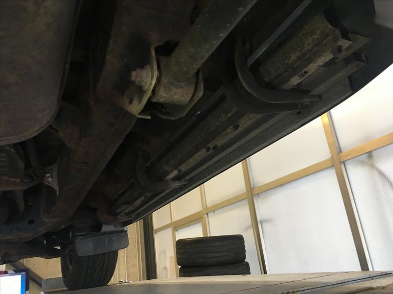 Toyota Land Cruiser 3,0 D-4D 127kW 8-míst ČR 1.maj - fotka 42 z 44