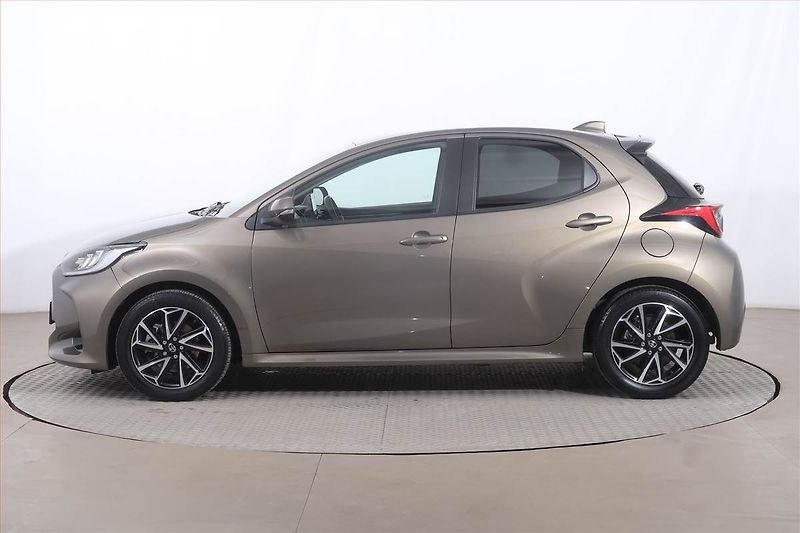 Toyota Yaris (2023) 1.5 VVT-i Hybrid, Automat - fotka 3 z 20
