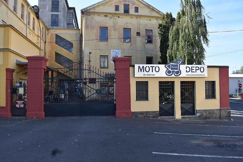 Strakonice si připomněly 105 let od zahájení výroby značky ČZ Sjeli se sem majitelé a obdivovatelé legendárních motocyklů. Na dobu, kdy pro čezetu pracoval, zavzpomínal i náš jediný kosmonaut ve vesmíru Vladimír Remek. A ochotně pózoval na společných sním