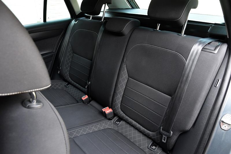 Škoda Fabia 1.2 TSi 6st STYLE,KLIMA,VÝHŘEV - fotka 37 z 50