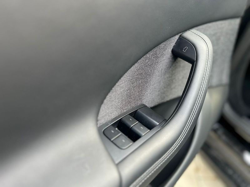Tesla Model S - fotka 11 z 30