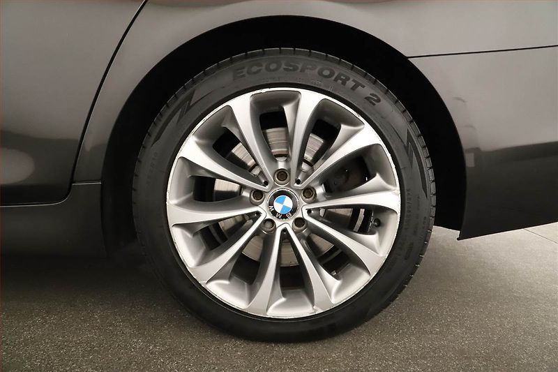 BMW Řada 5 (2014) 535d xDrive, 4X4, Automat - fotka 12 z 20