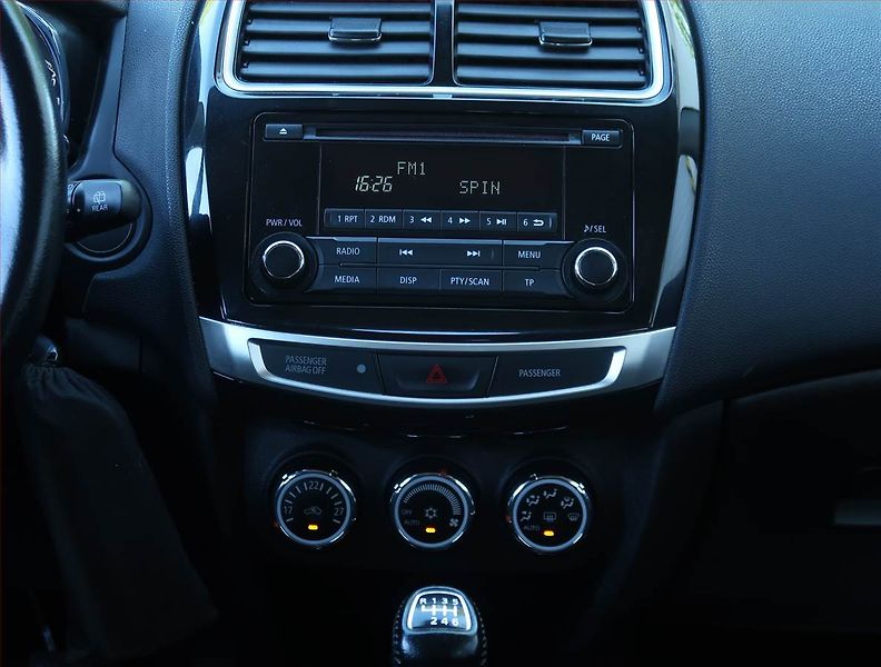 Mitsubishi ASX (2015) 1.8 DI-D MIVEC, 4X4 - fotka 12 z 18