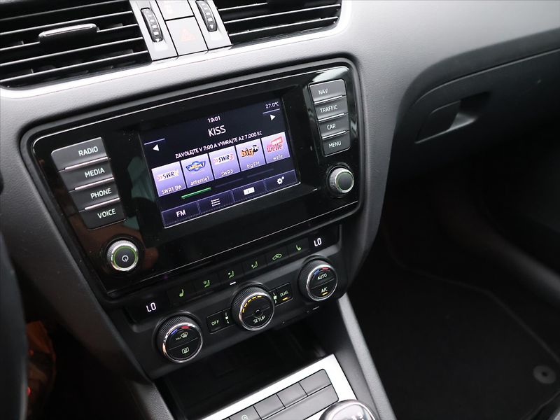 Škoda Octavia 1,4 TSI 103kW Elegance+ Xenon - fotka 20 z 32