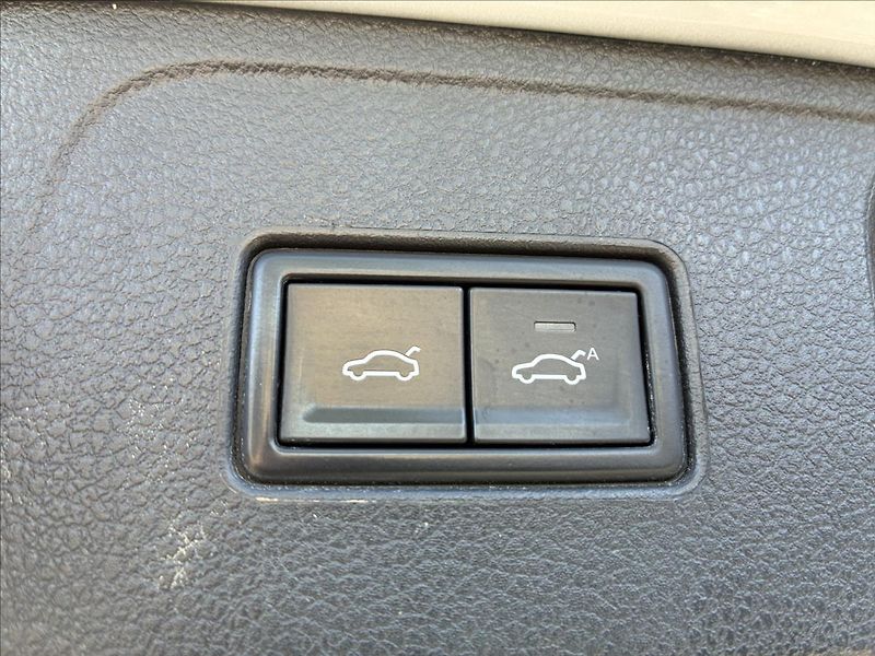 Volkswagen Passat 2,0 TDI TAŽNÉ KAMERA KEYLESS - fotka 12 z 26