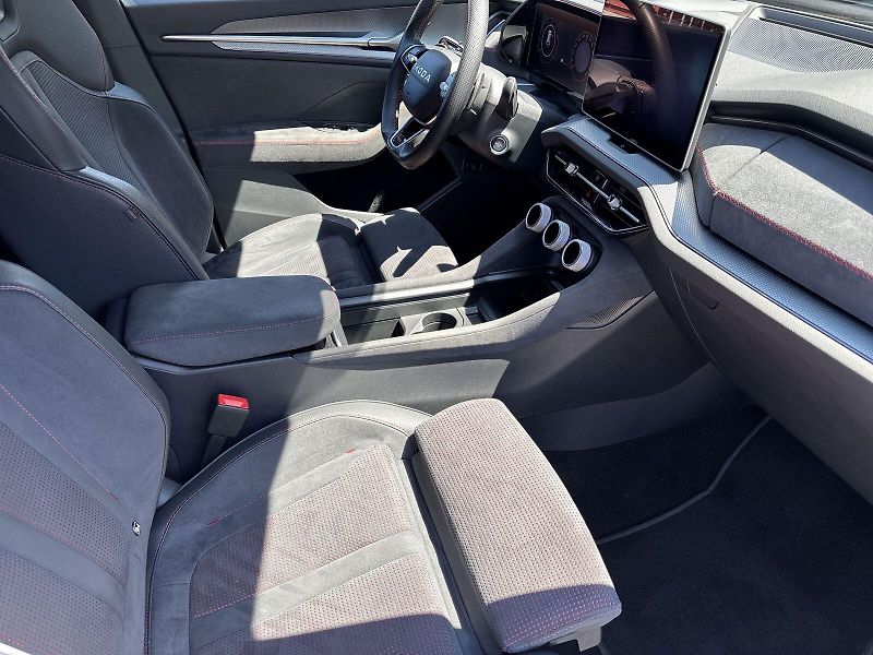 Škoda Kodiaq (2025) 2.0 TSI 4x4 DSG RS - fotka 8 z 30