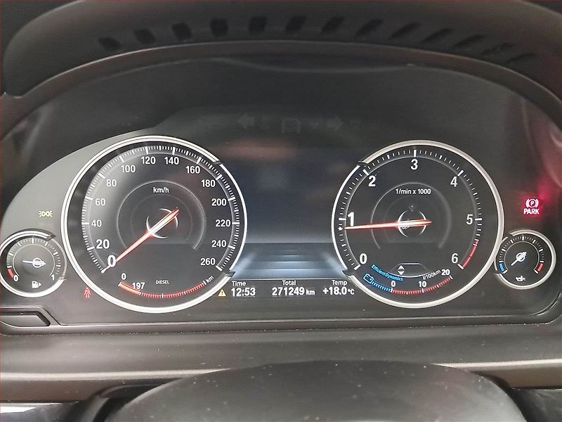 BMW Řada 5 (2011) 520d, Xenony, Tempomat - fotka 11 z 17