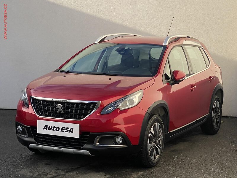 Peugeot 2008 (2016) 1.2PT, Allure, AT, navi - fotka 3 z 18