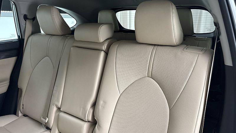 Toyota Highlander 2.5 Hybrid AUT 4x4 Prestige - fotka 14 z 33