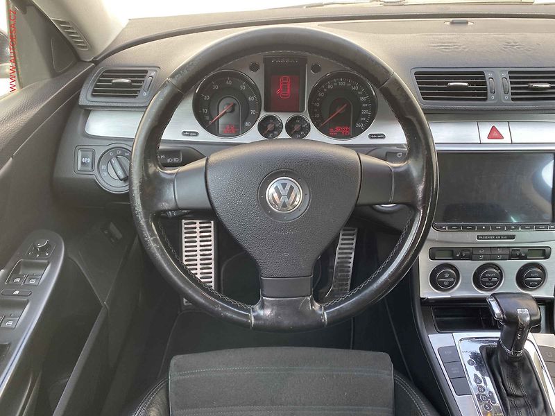 Volkswagen Passat (2006) 3.2FSi 4x4, DSG - fotka 11 z 16
