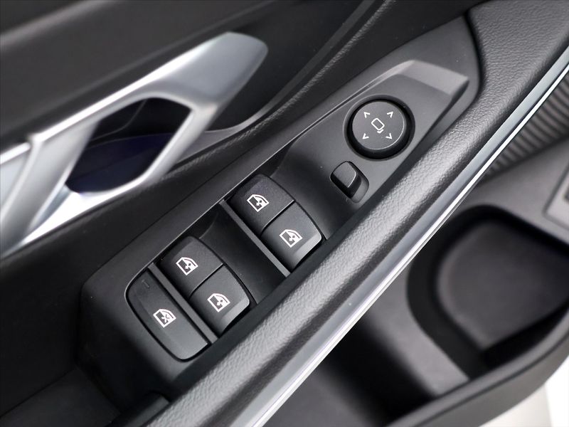 BMW Řada 3 2,0 320d 140kW xDrive M Paket - fotka 16 z 38
