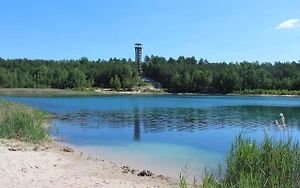 Lužická jezerní oblast vznikla rekultivací bývalých hnědouhelných povrchových dolů. Krajina s jedinečných charakterem stojí za návštěvu.