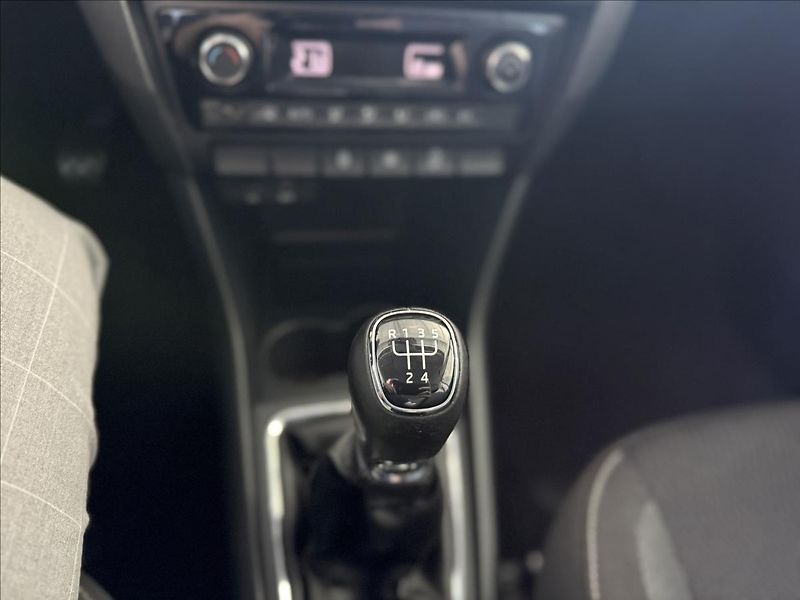 Škoda Rapid 1,2   TSI,SERVISKA,2.MAJ,TAŽNÉ - fotka 17 z 21