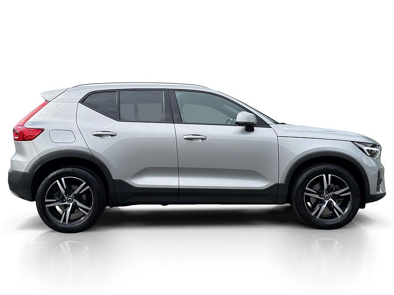 Volvo XC40 B3 FWD // CORE // 1. maj. //ČR - fotka 7 z 36