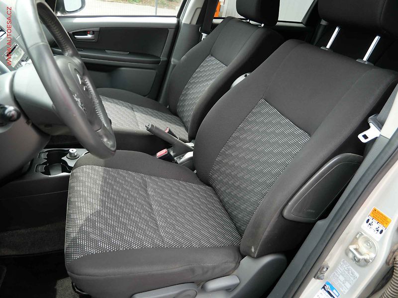 Suzuki SX4 (2008) 1.6i, ČR, AC, výhřev sed - fotka 9 z 16
