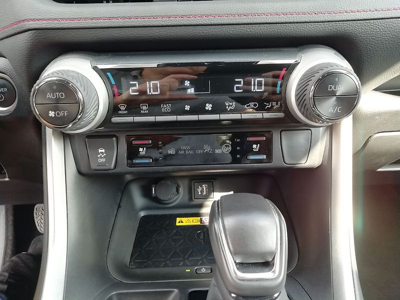 Toyota RAV4 2,5 PHEV 4WD Executive - fotka 19 z 24