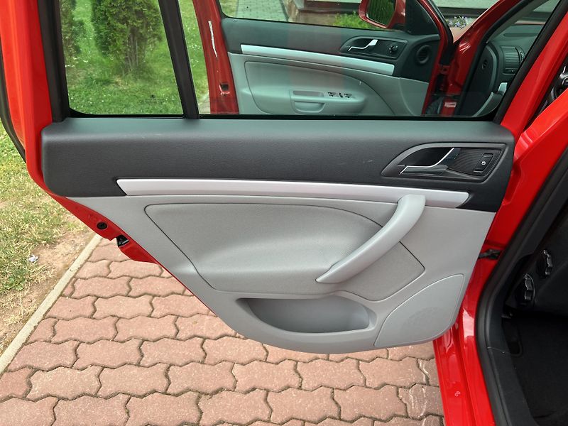 Škoda Octavia 1.2TSI 77KW,EDITION,TZ,ALU,ESP - fotka 15 z 47