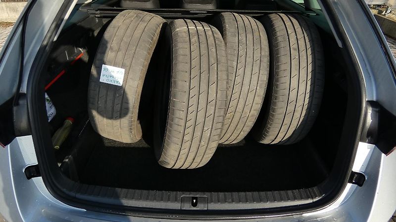 Škoda Octavia Combi 2,0 TDI Ambition - fotka 19 z 20