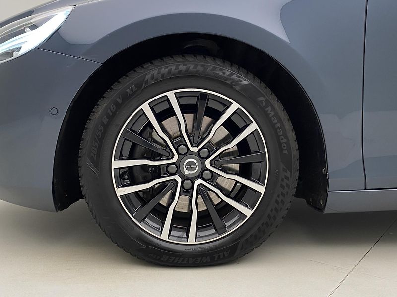 Volvo V40 T2 MOMENTUM  - fotka 32 z 39