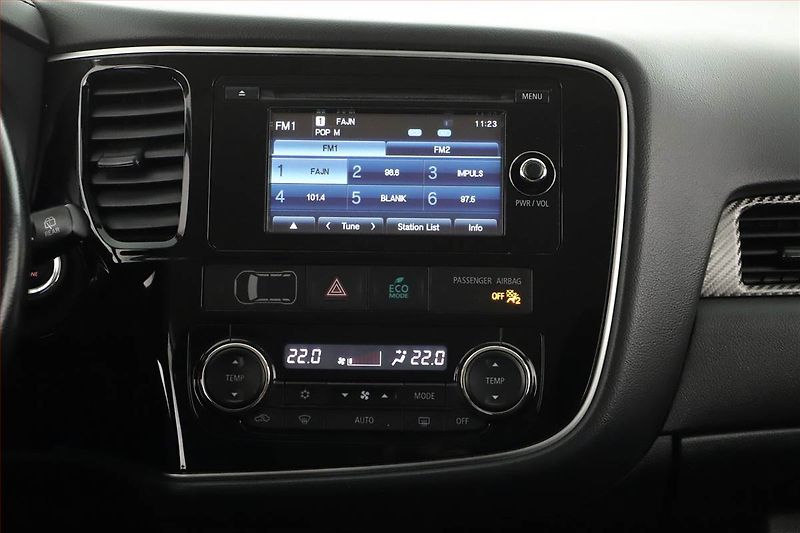 Mitsubishi Outlander (2017) 2.2 DI-D, 7 míst, Tempomat - fotka 9 z 14