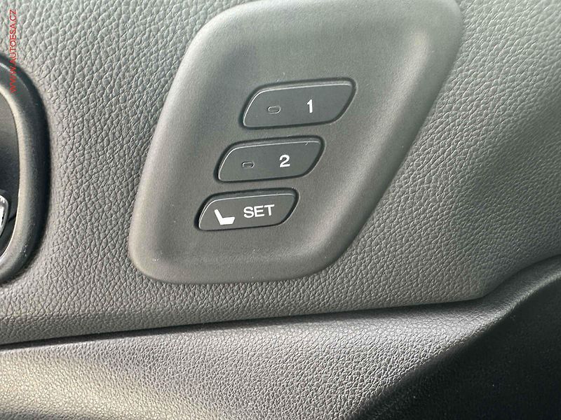 Honda CR-V (2014) 2.2 4x4, 2.maj,ČR, AT, STK7 - fotka 12 z 24