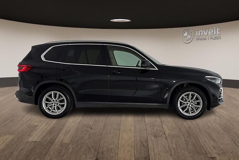 BMW X5 xDrive30d - fotka 2 z 27