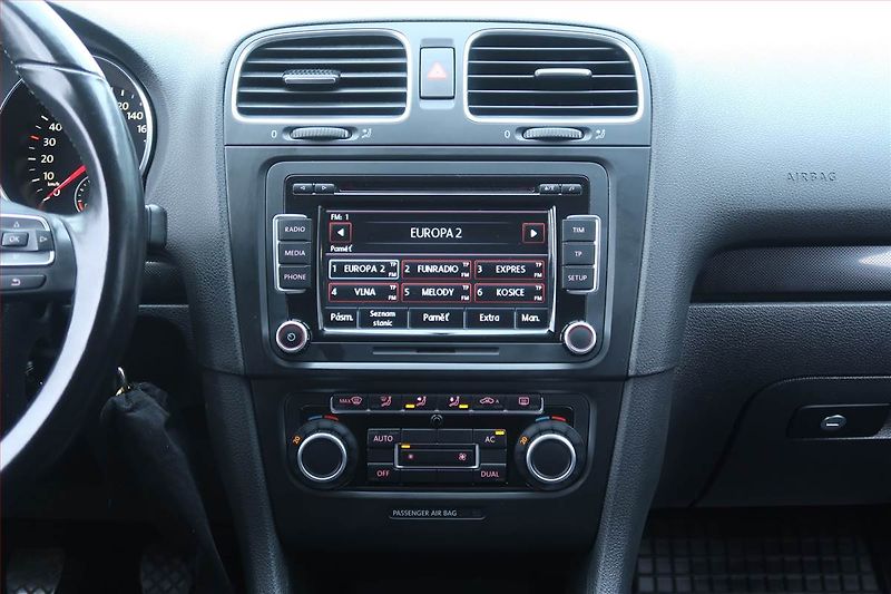 Volkswagen Golf (2009) 1.6 TDI, Tempomat - fotka 12 z 19