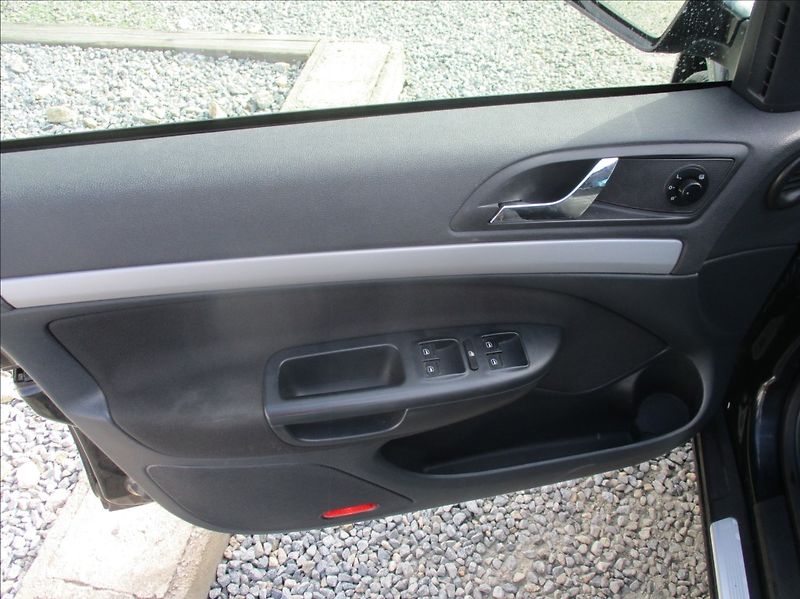 Škoda Octavia 1,4 TSI, serviska,tažné,1.maj, - fotka 12 z 32