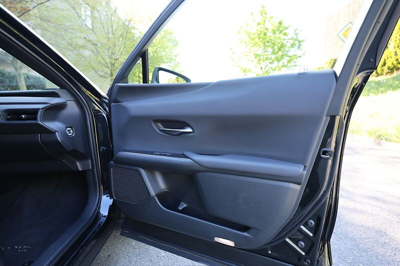 Lexus UX 300h 300H 2.0 HEV BUSINESS TECH - fotka 12 z 30