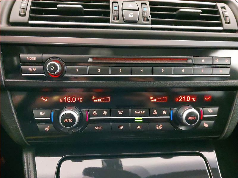 BMW Řada 5 (2015) 525d xDrive, 4X4, Automat - fotka 16 z 25