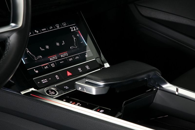 Audi e-tron 55 300kW Matrix NightV ZÁRUKA - fotka 20 z 38