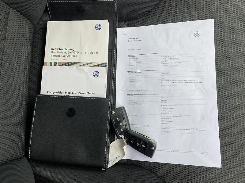 Volkswagen Golf 1.4 TSI 92kW-1xMAJ.-LED- ACC - fotka 40 z 44