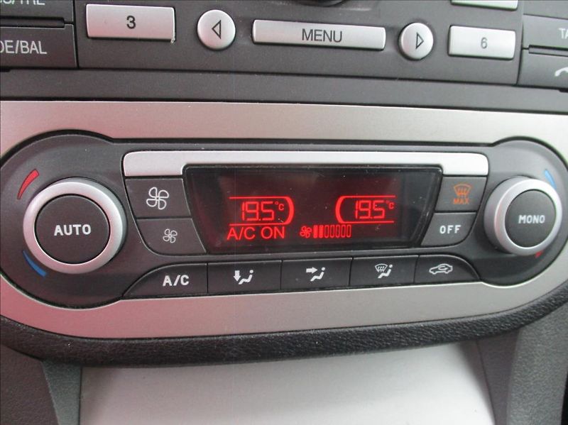 Ford C-MAX 1,6 16V, klima,serviska,tažné, - fotka 13 z 26