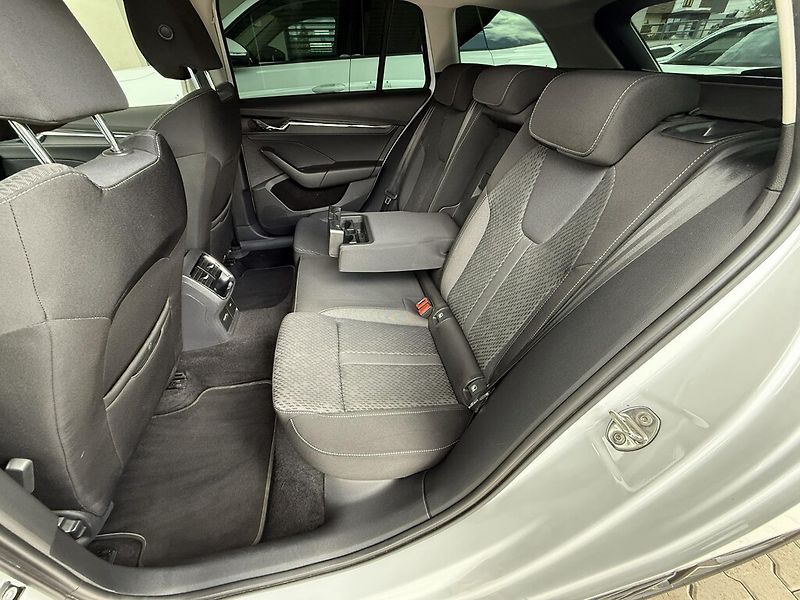 Škoda Octavia DSG 2,0 TDi 110 kW Style - fotka 20 z 25