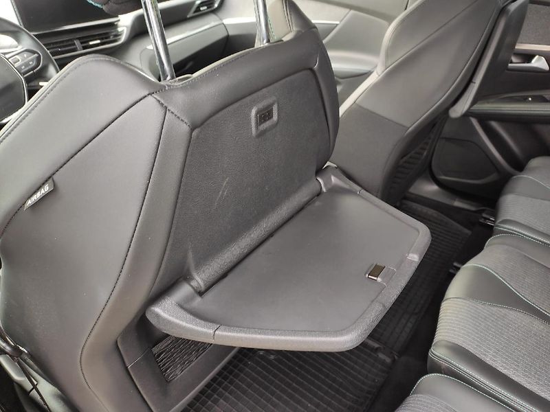 Peugeot 5008 (2021) ALLURE 1.2 MAN6 130k TZ DPH - fotka 27 z 34