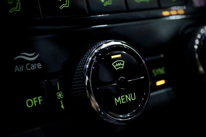 Škoda Octavia 3 FL 2.0 TSI 180 kW DSG RS - fotka 31 z 36