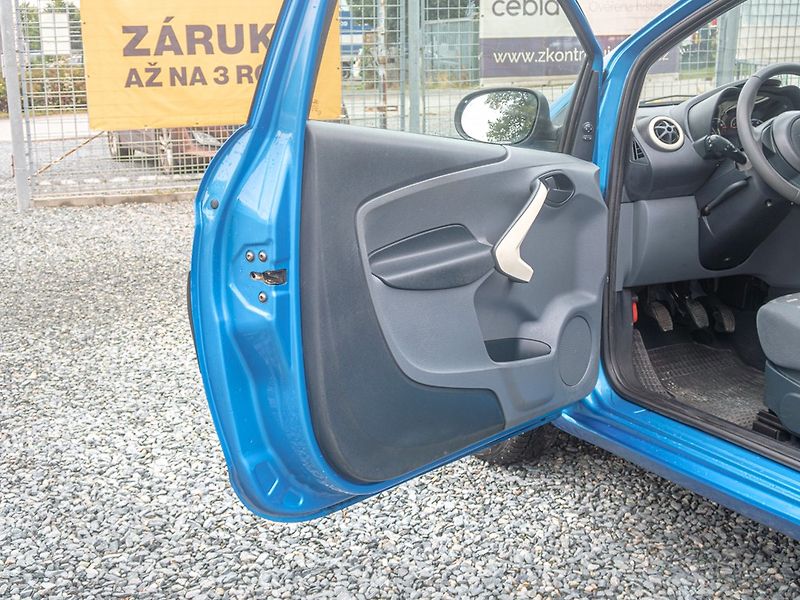 Ford Ka (2010) 1.2i 51KW – KLIMATIZACE - fotka 9 z 37