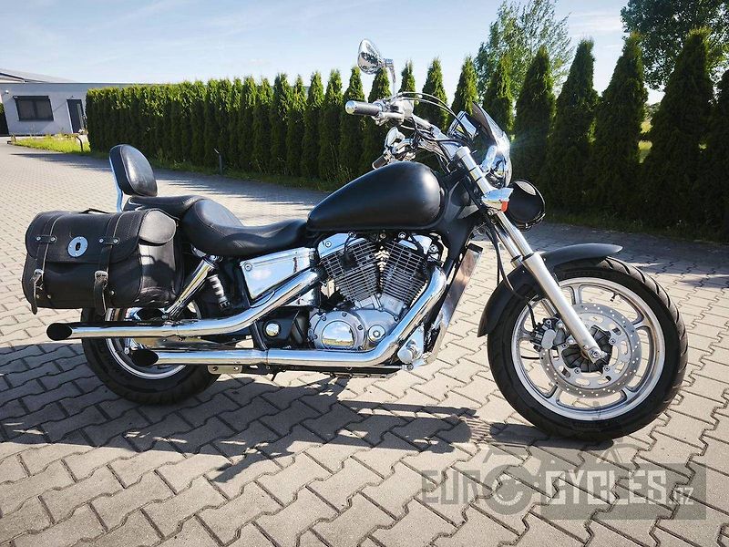 Honda VT 1100 C Shadow (2001) - fotka 1 z 11