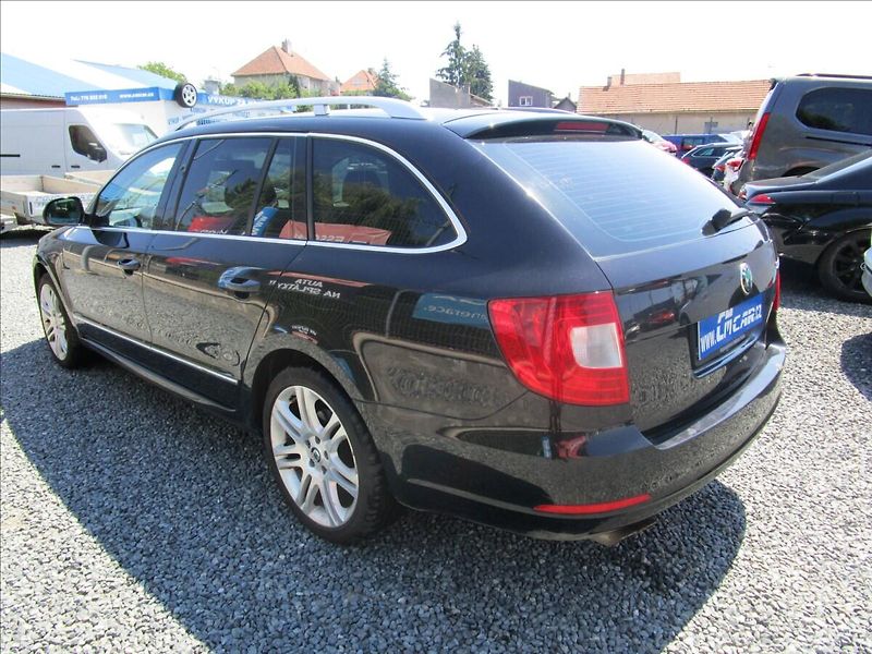 Škoda Superb Combi 2.0TDi 125kW Elegance - fotka 6 z 43