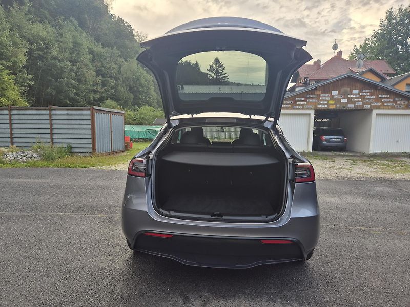 Tesla Model Y LONG RANGE DUAL MOTOR 95,0% - fotka 14 z 49