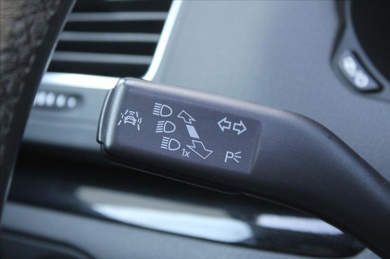 Volkswagen Sharan 2.0 TDI / DSG / TOP-VÝBAVA - fotka 22 z 48