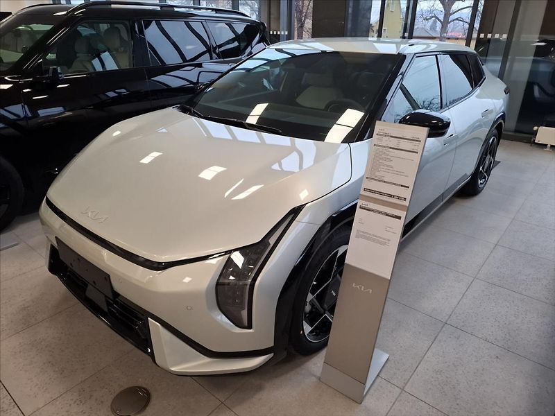 Kia EV4 GT-LINE 150 KW V2L 2025 - fotka 3 z 8